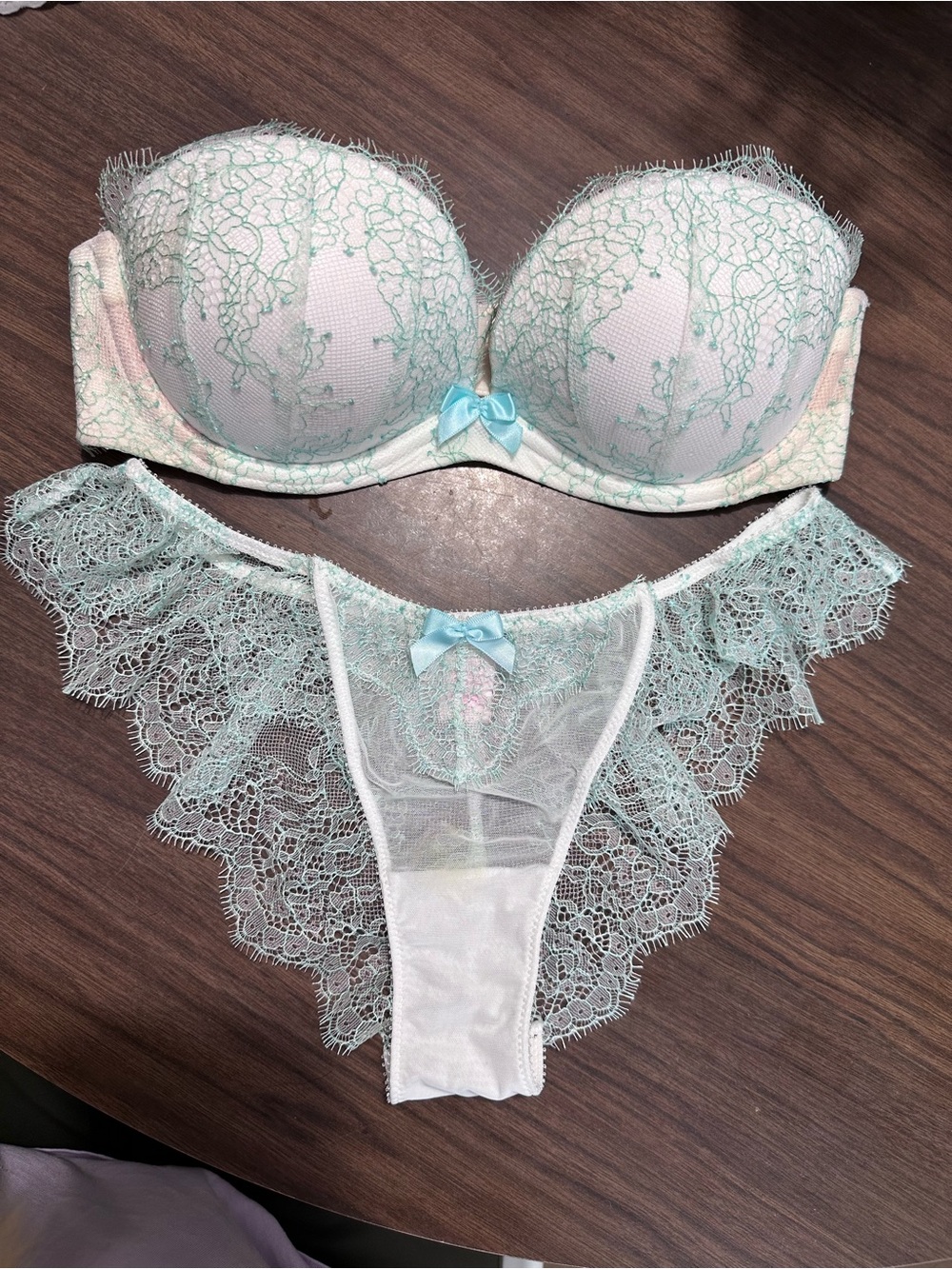 Victoria's Secret Dream Angels Push-Up Mint Lace Strapless Bra & Lace Thong Set